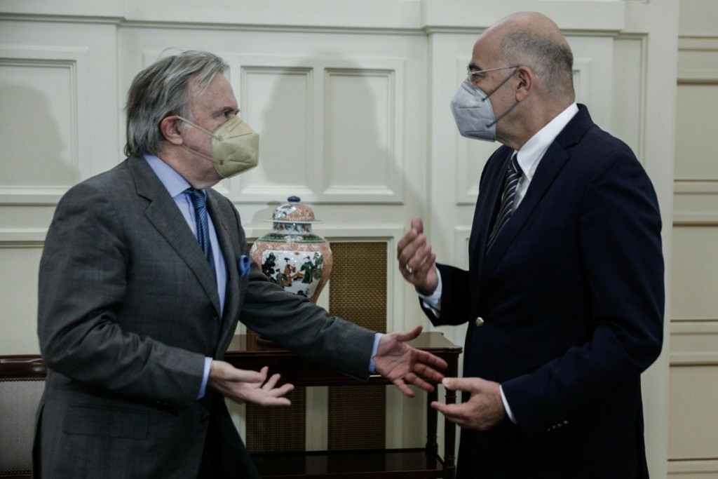 Ενημέρωσε τα κόμματα για τα εθνικά θέματα ο Δένδιας – “Να μείνουν έξω από το πεδίο του κομματικού ανταγωνισμού”