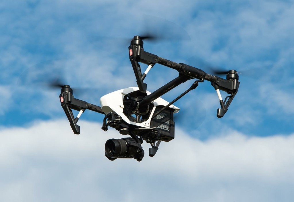 Ένα drone σε ρόλο… ναυαγοσώστη σώζει παιδί από σίγουρο πνιγμό  (pics)