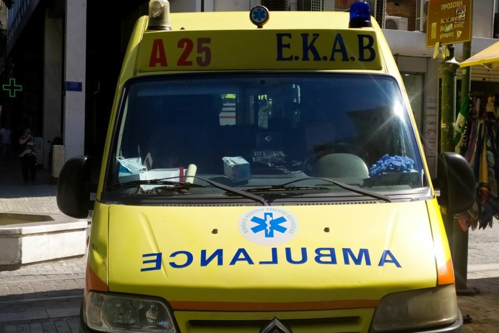Υπάλληλος του δήμου Αθηναίων κατήγγειλε ότι τον χτύπησε άστεγος στο κεφάλι