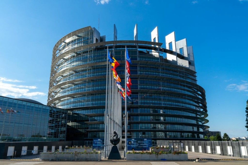 Πέρασε από τη Βουλή της Βόρειας Μακεδονίας η πρόταση που ανοίγει το δρόμο για τις ενταξιακές διαπραγματεύσεις – Χαιρετίζουν ΗΠΑ και ΕΕ