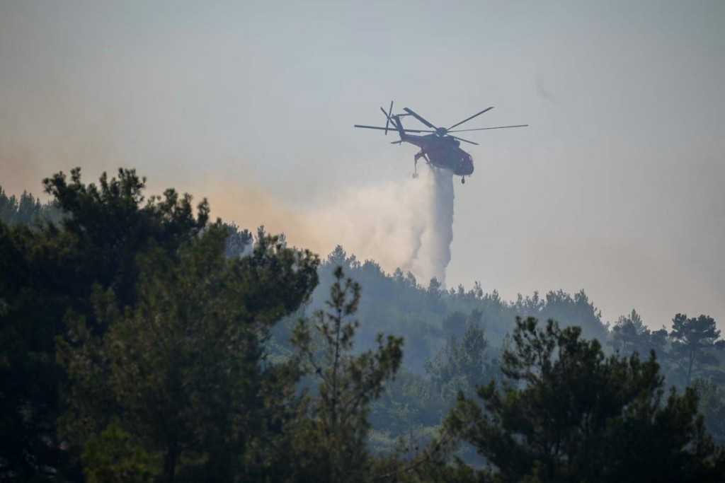Εκτός ελέγχου η φωτιά στο Ρέθυμνο – Μήνυμα 112 για την εκκένωση του χωριού Μέλαμπες (pics&vids)