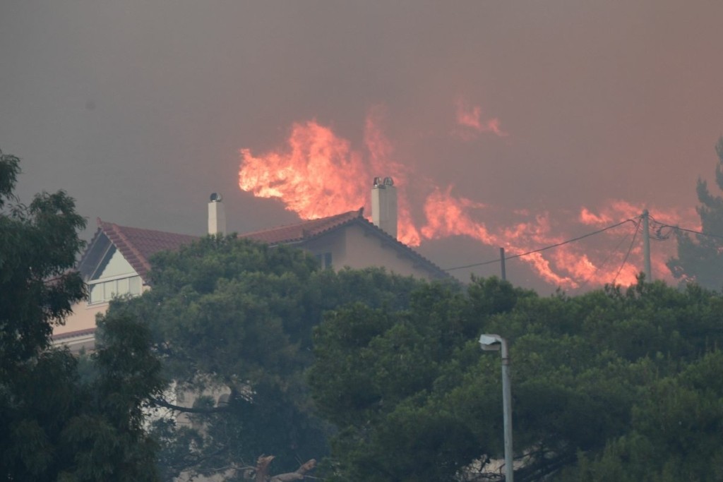 Συγκλονίζουν οι δραματικοί διάλογοι των αστυνομικών στην καταστροφική φωτιά στην Πεντέλη – “Αποχωρούμε γιατί θα πεθάνουμε” (vid)