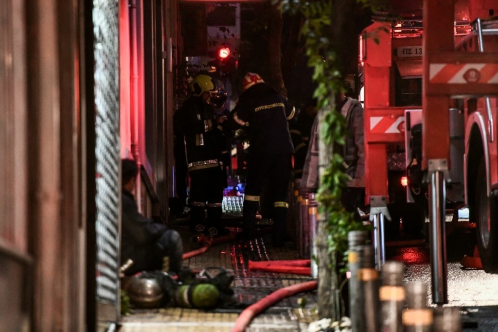 Φωτιά σε καφετέρια στον Άγιο Δημήτριο – Μεγάλη κινητοποίηση της πυροσβεστικής