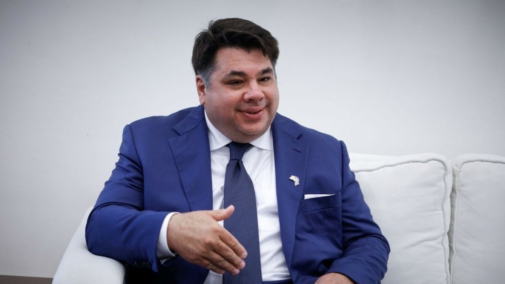 Στη Μακρακώμη ο Τζορτζ Τσούνης – Προσκύνησε την εικόνα του Αγίου Παϊσίου (pics)