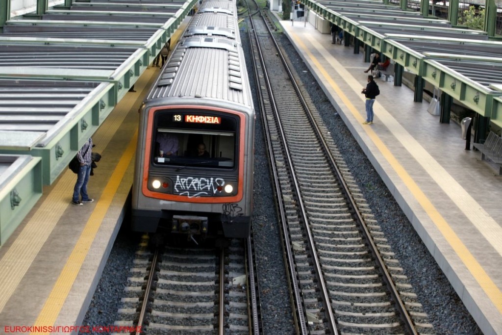 Τρόμος στον σταθμό του Περισσού: 31χρονος με πριόνι επιτέθηκε σε παρέα κοριτσιών