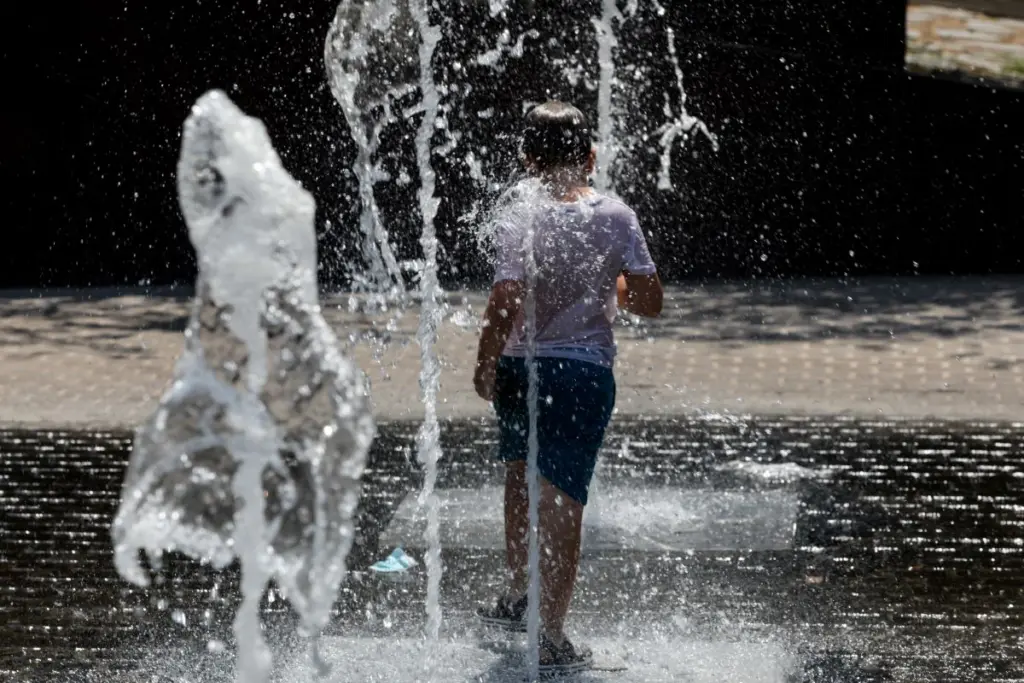 Καιρός σήμερα: Υψηλές θερμοκρασίες και ενισχυμένοι βοριάδες – Πού θα βρέξει