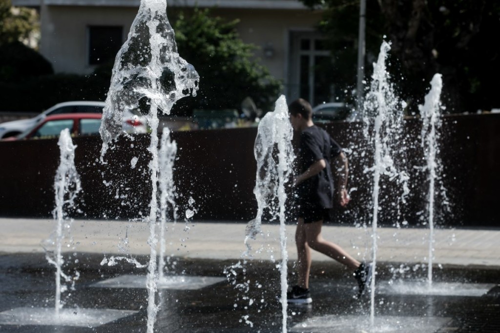 Ξεκινάει το Σάββατο καύσωνας “διαρκείας” με 40αρια – Γιατί θα κρατήσει τόσο πολύ