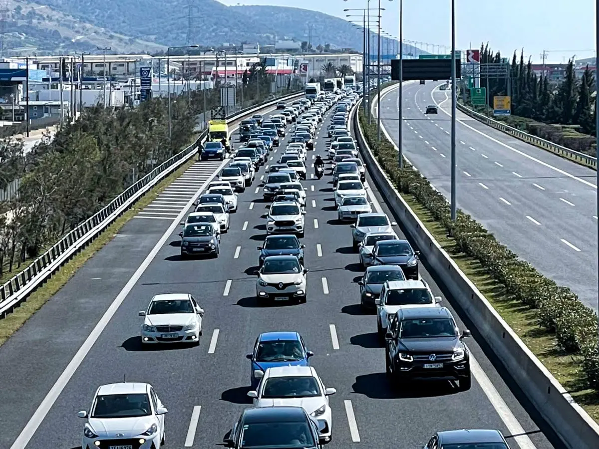Αττική Οδός: Γέμισε σακιά η Περιφερειακή Υμηττού – Πού υπάρχουν μεγάλες καθυστερήσεις