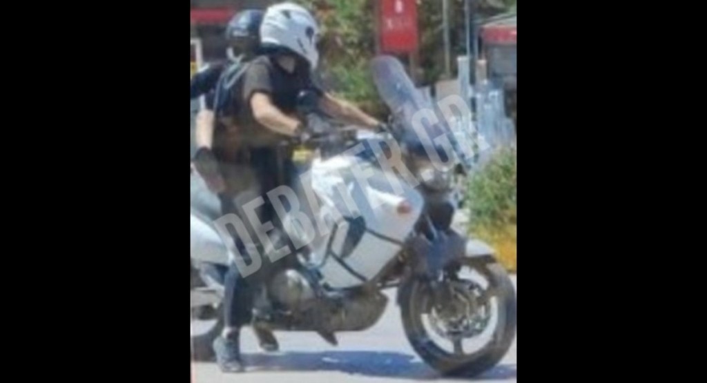 Αυτοί είναι οι δράστες των ένοπλων ληστειών σε Γλυφάδα και Παλαιό Φάληρο – Πώς έδρασαν παριστάνοντας τους αστυνομικούς (pic)