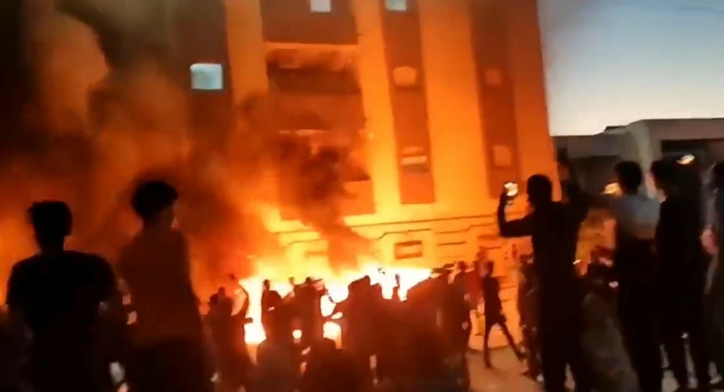 Χάος στη Λιβύη – Διαδηλωτές μπούκαραν στο κοινοβούλιο του Τομπρούκ (pics&vids)