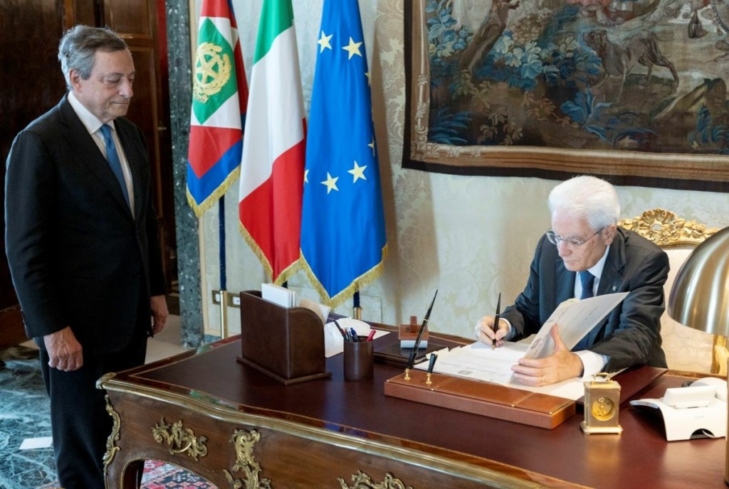 Οριστικά σε πρόωρες εκλογές η Ιταλία – Υπέγραψε το διάταγμα διάλυσης της Βουλής και της Γερουσίας ο Ματαρέλα