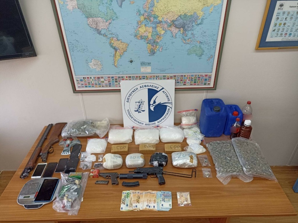 Δύο συλλήψεις για κατοχή και διακίνηση ναρκωτικών ουσιών σε τρεις περιοχές της Αθήνας (vid)