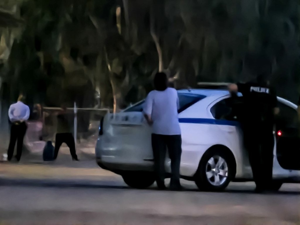 Τέλος στο θρίλερ με τον άνδρα που αναστάτωσε την Πάτρα – Ήταν οπλισμένος και απειλούσε με φιάλη υγραερίου (pics&vids)