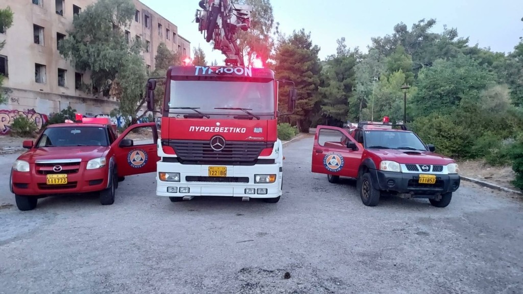 “Θωρακίζεται” απέναντι στις φωτιές η Πεντέλη – Απέκτησε πρωτότυπο πυροσβεστικό όχημα “Τυφώνας” (pic&vid)