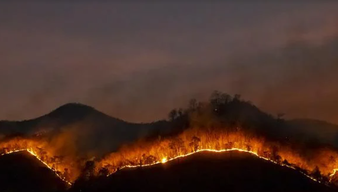 Μεγάλος κίνδυνος πυρκαγιάς την Πέμπτη – Ποιες περιοχές είναι στο “πορτοκαλί”