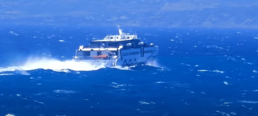 Η “μάχη” του Sifnos Jet με τους ανέμους 7 μποφόρ στο Αιγαίο (vid)