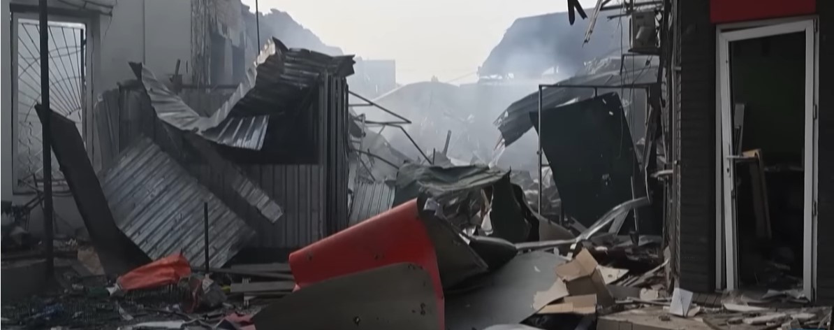 Προσπαθούν να μαζέψουν τα ασυμμάζευτα σε Σλοβιάνσκ και Κραματόρσκ – “Μας περιμένουν τα χειρότερα” (vids)