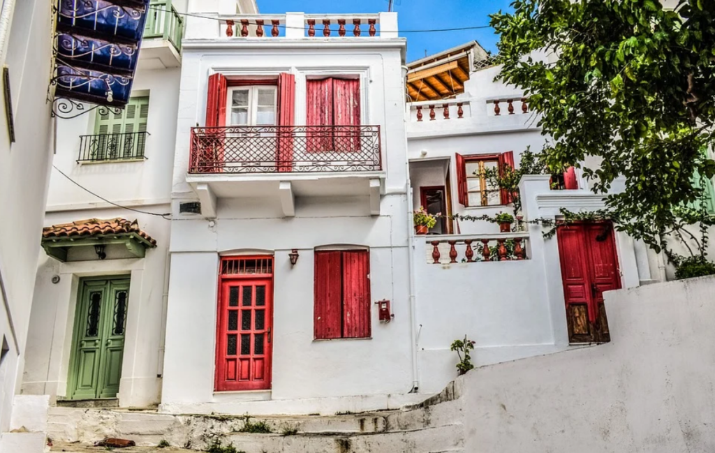 Οκτώ στις δέκα συμφωνίες έμειναν στα “χαρτιά” – Ο πόλεμος στην Ουκρανία έχει επηρεάσει τις αγορές ακινήτων στη Χαλκιδική