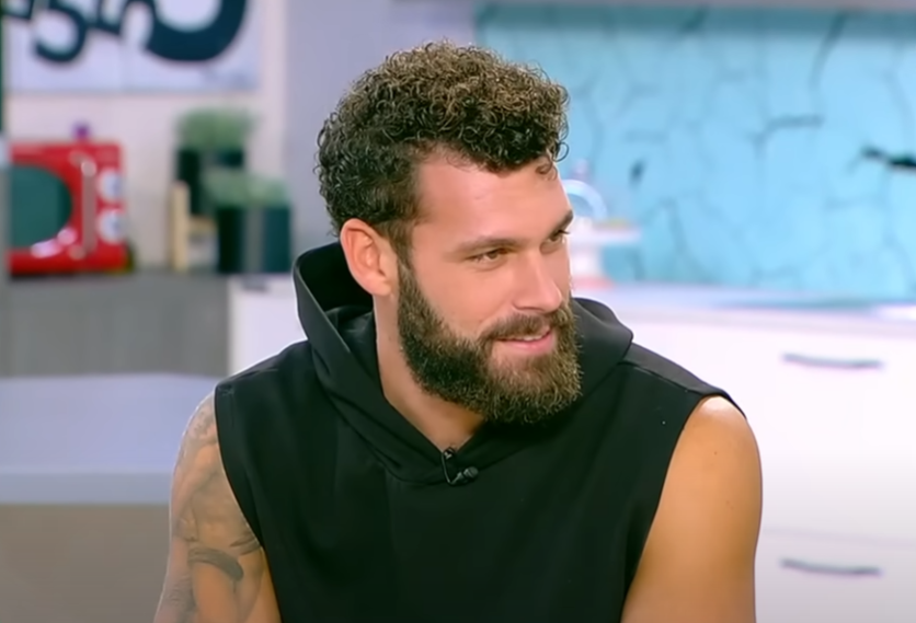 Ο Στάθης Σχίζας σχολιάζει το “δολοφονικό” βλέμμα της Μαρίας Αντωνά στο φινάλε του Survivor