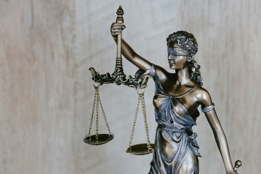 Πειθαρχικές διώξεις κατά δικηγόρων που συμμετέχουν σε “τηλεδίκες” – Πόσοι είναι στο “στόχαστρο”