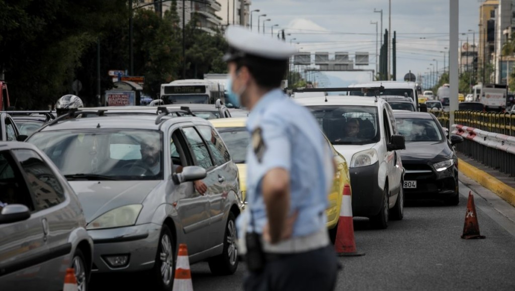 Φωτιά σε αυτοκίνητο που κινείται με υγραέριο στην Αθηνών-Κορίνθου -Διακοπή κυκλοφορίας