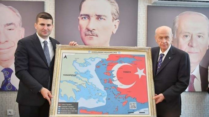 “Ξεφεύγουν” οι Γκρίζοι Λύκοι – Με tweets στα ελληνικά απειλούν να αφανίσουν την Αθήνα (pics)