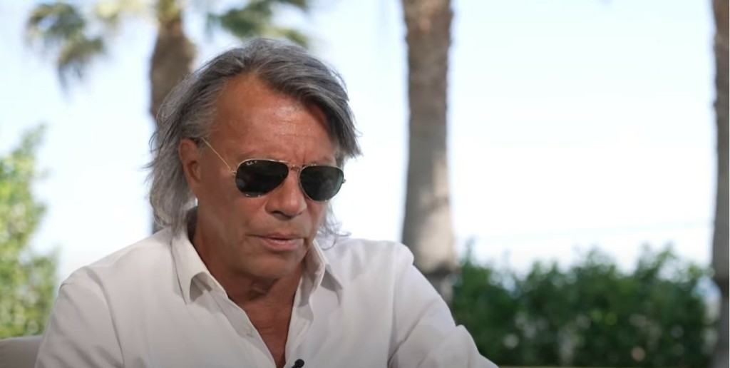 Ο “καυτός” διάλογος του Ηλία Ψινάκη με τη Μπέττυ Μαγγίρα και τα… μπιπ (vid)