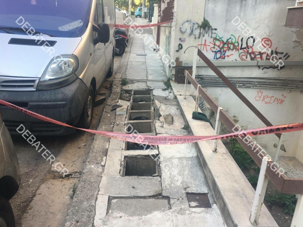 Εξερράγησαν ρολόγια της ΔΕΗ σε πολυκατοικία στα Πατήσια – Πετάχτηκαν τα καπάκια από τα φρεάτια (pics)