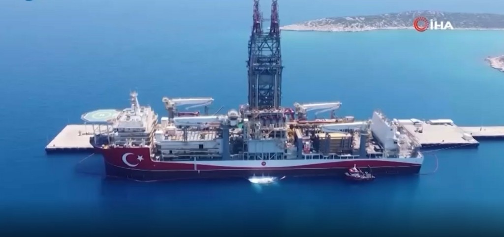 Ο Ερντογάν στήνει “σκηνικό πολέμου” στη Μεσόγειο – Έτοιμο για γεωτρήσεις το τέταρτο γεωτρύπανο (vids)