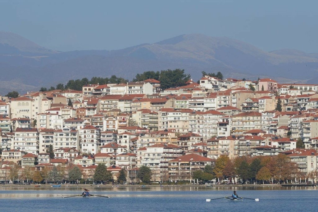 Το μοναδικό βίντεο που κάνει θραύση – “Αν δεν πήγες Καστοριά, δεν πήγες διακοπές” (vid)
