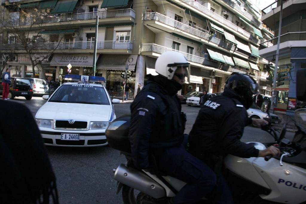 Καταδίωξη βγαλμένη από ταινία στον Ασπρόπυργο – Αστυνομικοί πήραν στο κυνήγι συμμορία διαρρηκτών