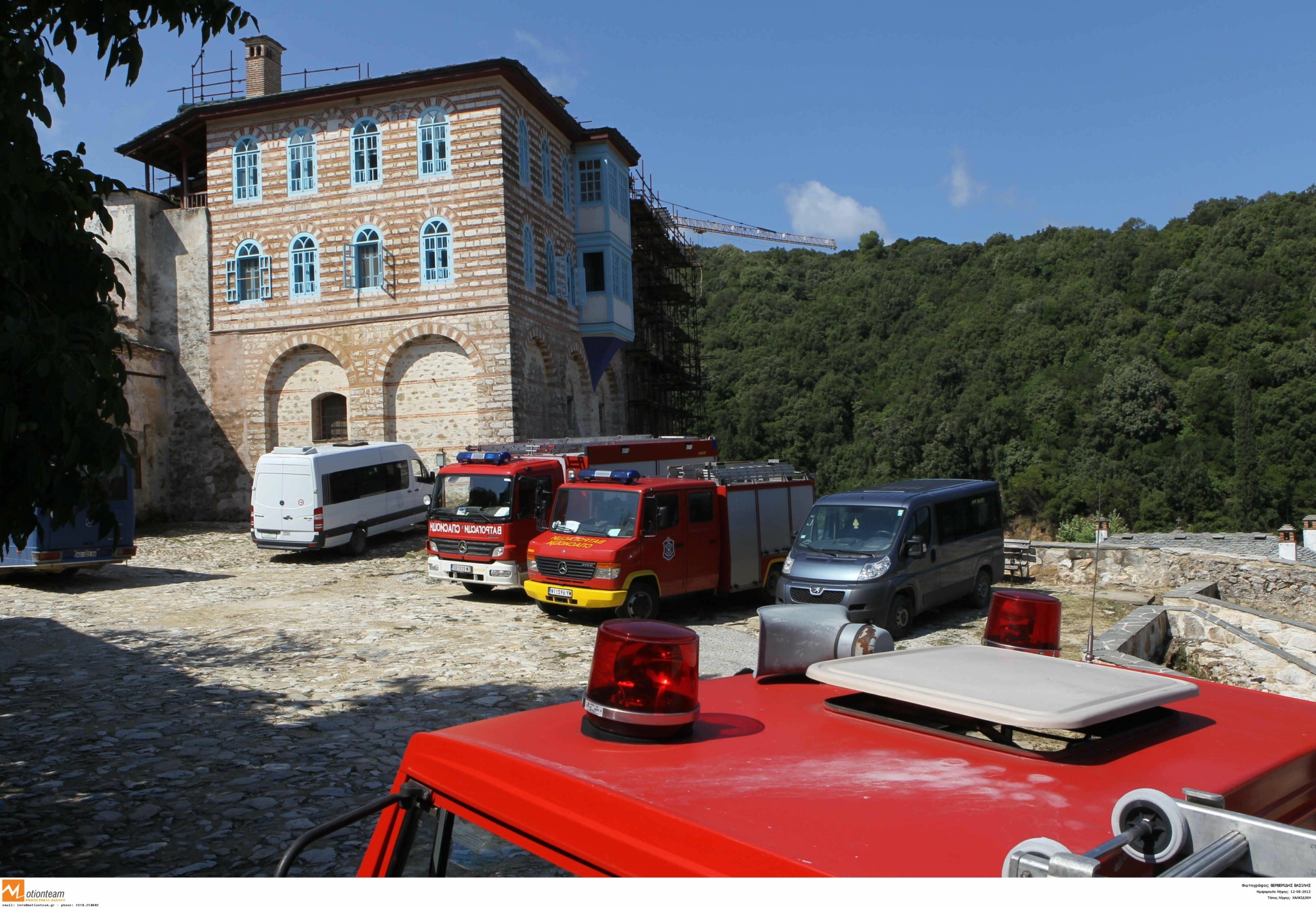 Φωτιά στο Άγιο Όρος κοντά στη Μονή Δοχειαρίου – Επιχειρούν τα εναέρια μέσα