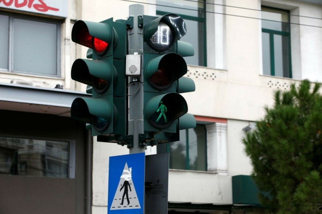 “Ταφόπλακα” στο σβήσιμο των κλήσεων – Το πρώτο “έξυπνο” φανάρι φέρνει αλλαγές (vid)