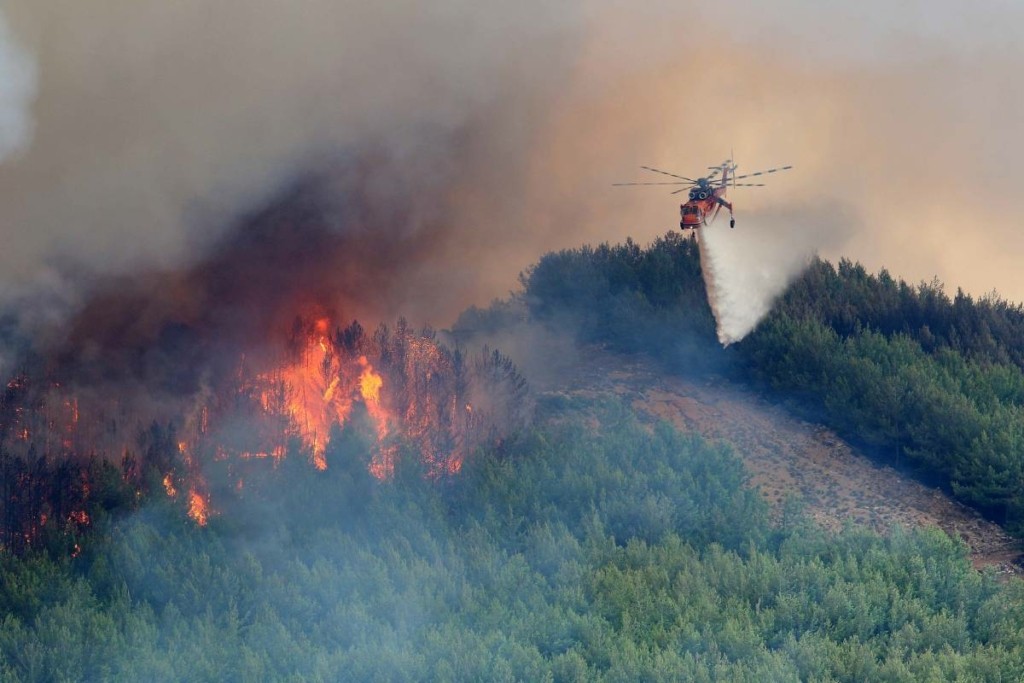 Προσαγωγή 65χρονου για τη μεγάλη φωτιά στη Θάσο – Βρέθηκαν φωτοβολίδες και εύφλεκτο υλικό στο ΙΧ του