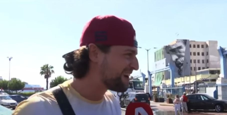 Μερακλής νεαρός αναπολεί τις διακοπές του στο νησί – “Πίναμε σαν σαύρες, ιδρωμένοι! Ο κορονοϊός ήταν το λιγότερο που κολλάγαμε”