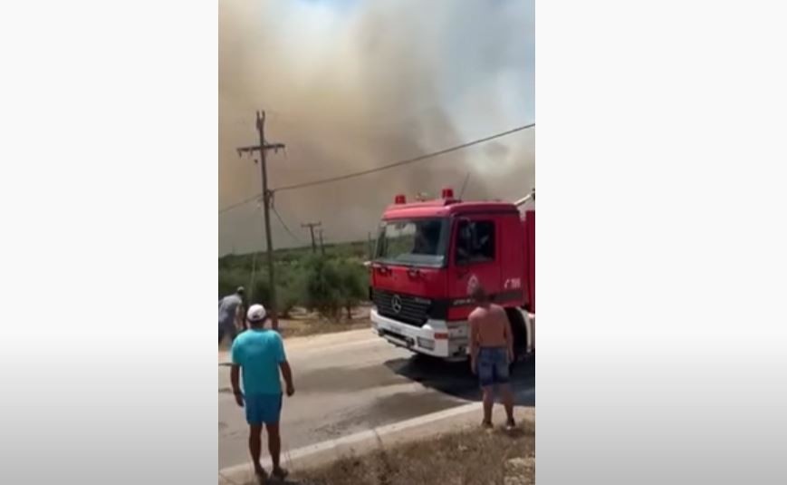Καλύτερη η εικόνα της φωτιάς στη Μεσσηνία – Ανησυχία για τους ισχυρούς ανέμους που πνέουν – Εκκενώθηκαν οικισμοί (vids)