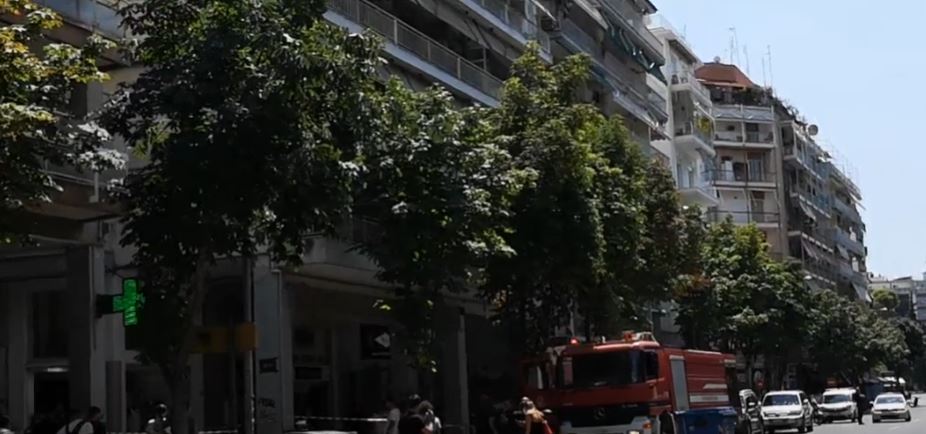 Φωτιά σε διαμέρισμα στην Καλλιθέα – Διακοπή της κυκλοφορίας των οχημάτων