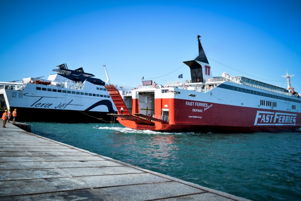 Ταλαιπωρία για 446 επιβάτες του Fast Ferries Andros – Επέστρεψαν στη Ραφήνα λόγω μηχανικής βλάβης