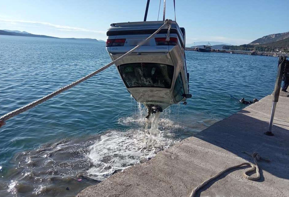 Βίντεο ντοκουμέντο – Αυτοκίνητο πέφτει στη θάλασσα στην Κεφαλονιά – Νεκρός ο 35χρονος οδηγός