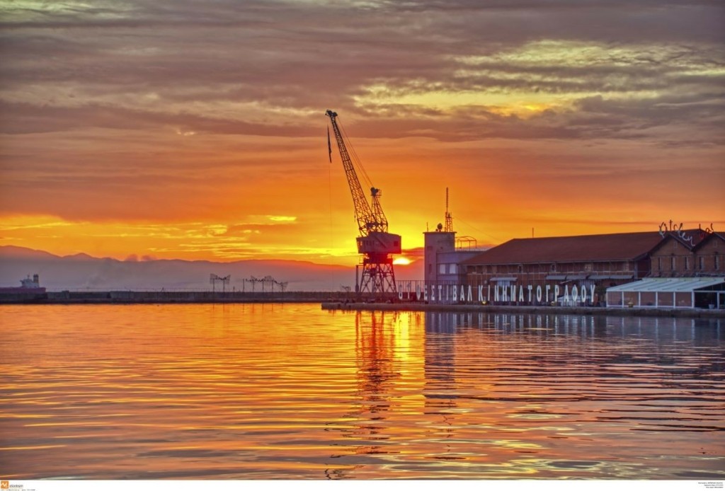 Τραυματισμός αλλοδαπού εργάτη στο λιμάνι Θεσσαλονίκης