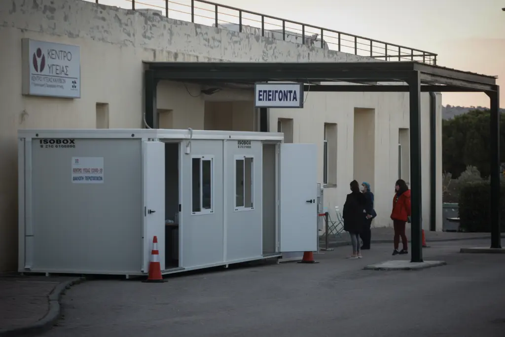 Στο νοσοκομείο ύστερα από επίθεση με μαχαίρι δύο αδέλφια στο Ηράκλειο Κρήτης