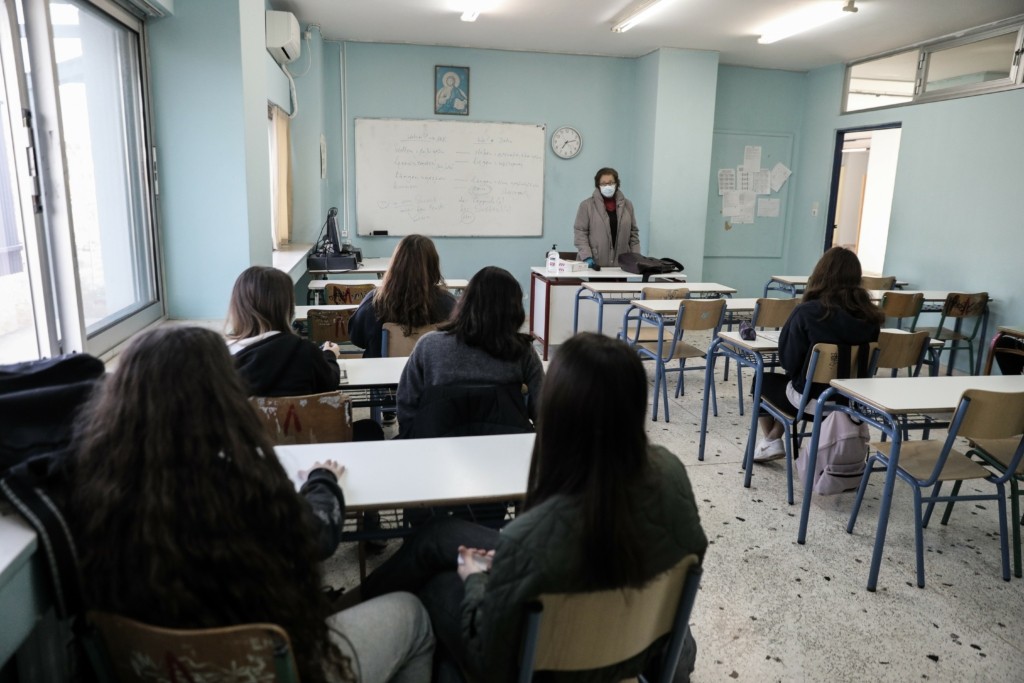 Την Τρίτη συνεδριάζει η επιτροπή των ειδικών για τον κορονοϊό σχετικά με το άνοιγμα των σχολείων