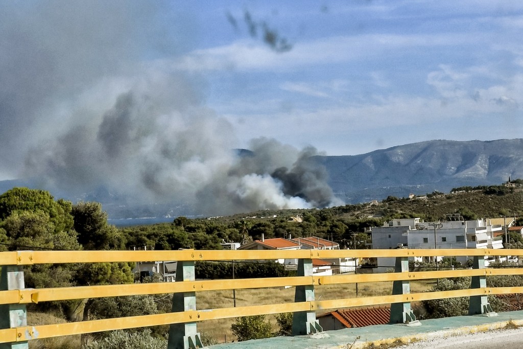 Μεγάλη φωτιά στο Κατακάλι Κορινθίας – Εκκενώθηκε κατασκήνωση – Πού υπάρχει διακοπή κυκλοφορίας (pics&vid)