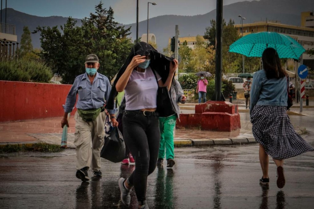 Αγριεύει κι άλλο ο καιρός – Σε ποιες περιοχές θα βρέξει το Σάββατο – Πού θα ρίξει χαλάζι