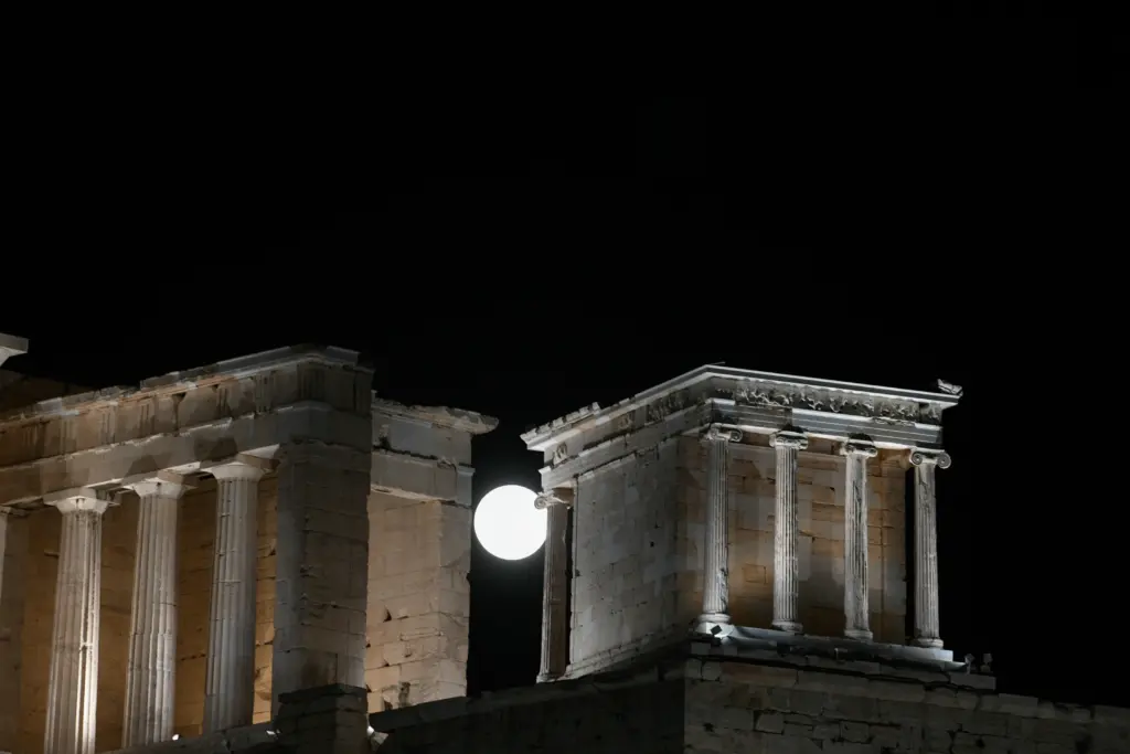 Αμέτρητες εκδηλώσεις με ελεύθερη είσοδο για την Αυγουστιάτικη Πανσέληνο – Δείτε το πρόγραμμα