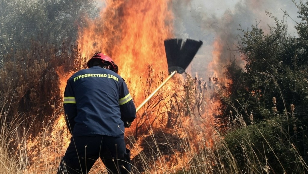 Μεγάλη φωτιά στην περιοχή Συκά της Φθιώτιδας – Ξέσπασε σε τέσσερα διαφορετικά σημεία