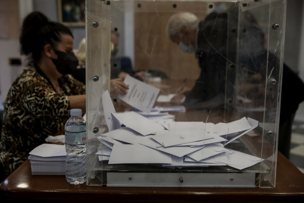 Άνοδο και κυριαρχία της Νέας Δημοκρατίας δείχνουν οι δημοσκοπήσεις – Παραμένει δεύτερη η Πλεύση Ελευθερίας