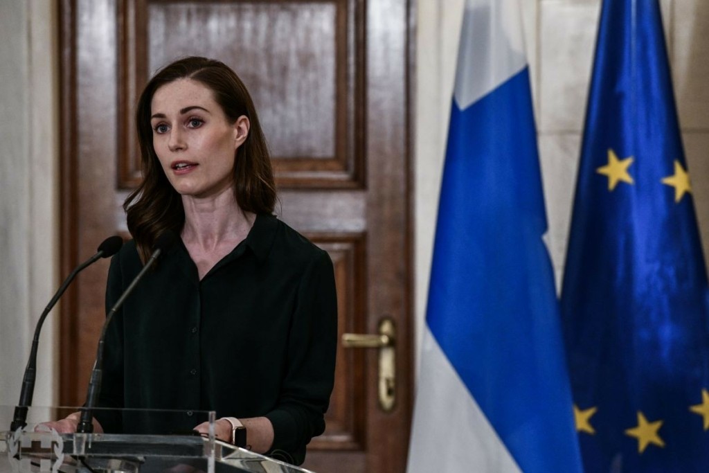 Η Σάνα Μάριν γλεντάει “σαν έφηβη” και διχάζει τη Φινλανδία – Τι απαντά για το έξαλλο παρτάρισμα (vid)