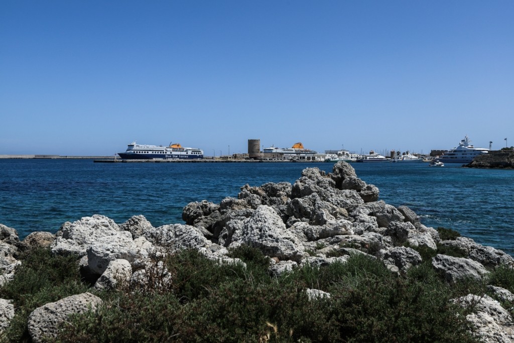 Μεγάλη επιχείρηση διάσωσης μεταναστών νότια της Ρόδου