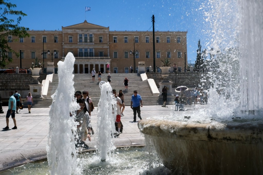 Έρχεται ο πρώτος καύσωνας του καλοκαιριού με ζεστές αέριες μάζες από την Βόρεια Αφρική – Η πρόβλεψη Καλλιάνου